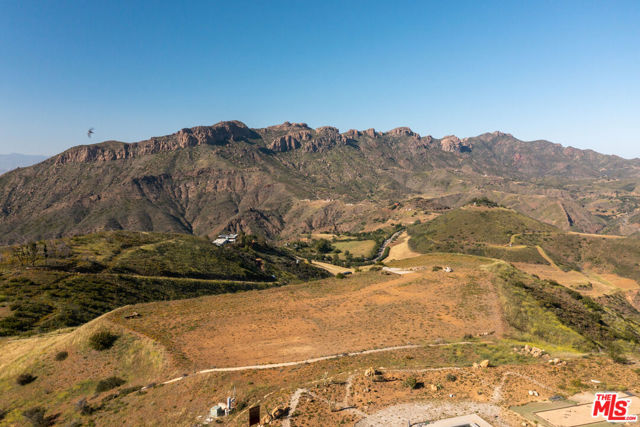 9522 Cotharin Road, Malibu CA: https://media.crmls.org/mediaz/fe998475-1b2d-419e-9431-e1d1c60f52b9.jpg