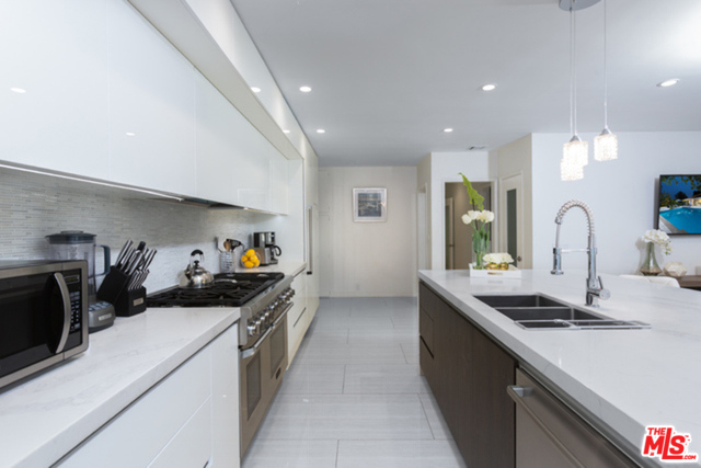 774 N KENTER Avenue, Los Angeles CA: https://media.crmls.org/mediaz/fe9a00e2-f29e-4222-b5ac-5134f98f1327.jpg