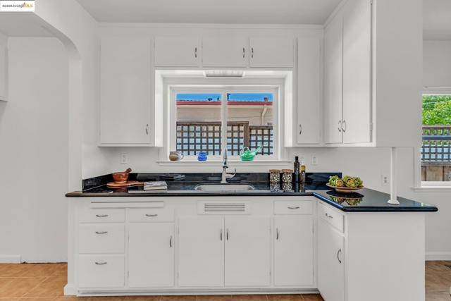3671 38th Ave, Oakland CA: https://media.crmls.org/mediaz/fe9a6f58-1eeb-4c58-bb78-837e8b304c6d.jpg