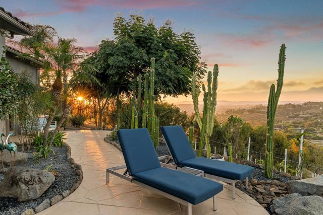 30330 Via Maria Elena, Bonsall CA: https://media.crmls.org/mediaz/fe9a869f-30bf-41e5-8924-308ecc3c038e.jpg