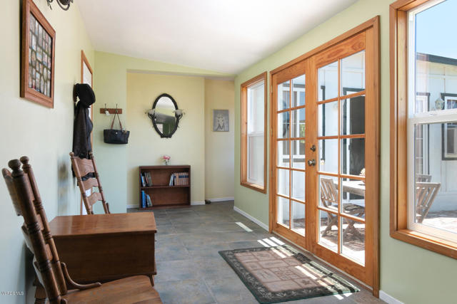 250 Verde Oak Drive, Oak View CA: https://media.crmls.org/mediaz/fe9a91e6-cc05-42a9-8ee2-ebc1a2f91cff.jpg