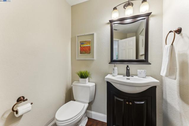 1159 Vintner Pl, Livermore CA: https://media.crmls.org/mediaz/fe9aa415-5d3c-478e-99a1-dd458c1eef1e.jpg
