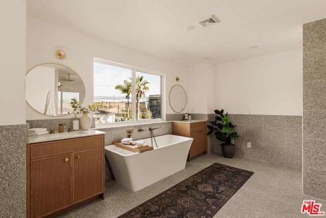4626 Berryman Avenue, Culver City CA: https://media.crmls.org/mediaz/fe9ac1a9-59ac-4684-8205-4cccb99ac1d6.jpg
