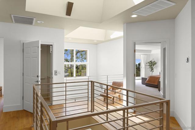 5787 Bellevue Ave, La Jolla CA: https://media.crmls.org/mediaz/fe9ad2e9-685e-485b-8adb-a96a95a93903.jpg