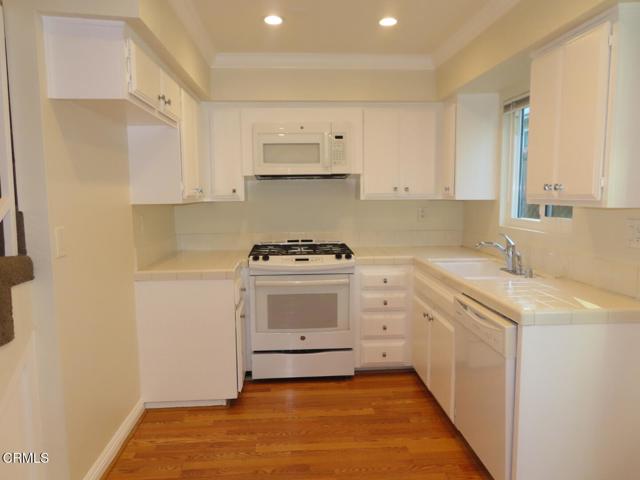 808 Magnolia Avenue, Pasadena CA: https://media.crmls.org/mediaz/fe9b9e6b-b900-4b1a-a42f-407fad5a7f38.jpg