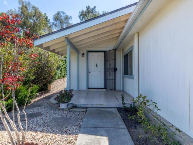 Detail Gallery Image 3 of 37 For 2289 Bryant Dr, Carlsbad,  CA 92008 - 3 Beds | 2 Baths