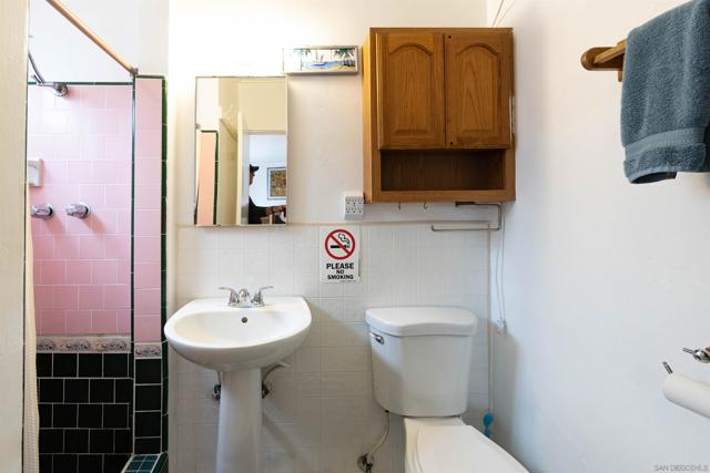 5038 40 W Point Loma Blvd, San Diego CA: https://media.crmls.org/mediaz/fe9c516a-2361-4fc5-8b19-dc957eca52cf.jpg