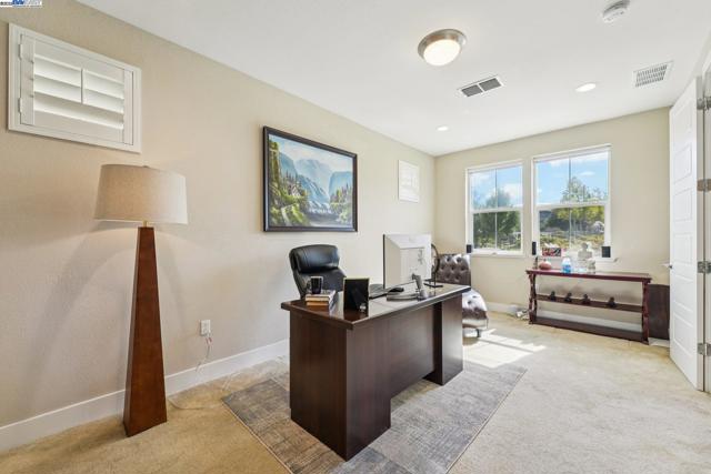 7213 Calistoga Ln, Dublin CA: https://media.crmls.org/mediaz/fe9c7170-8bec-43e7-9a6a-349d4cce7ccd.jpg