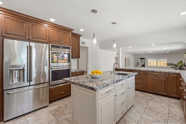 5865 Snowbond Ct, San Diego CA: https://media.crmls.org/mediaz/fe9d5f1f-3d0c-4689-a888-ff7750e5ae18.jpg