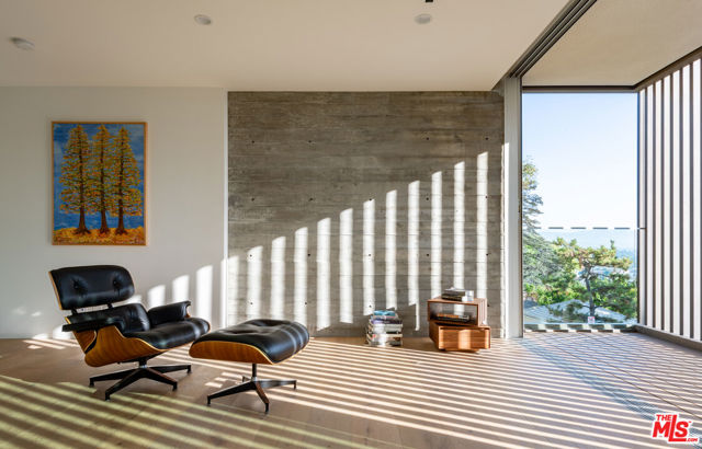 3925 Murietta Avenue, Sherman Oaks CA: https://media.crmls.org/mediaz/fe9dcffa-4e66-41a1-bb55-e83699232300.jpg