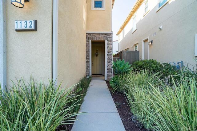 Detail Gallery Image 2 of 39 For 1132 Cherry Tree Lane, Vista,  CA 92084 - 4 Beds | 2/1 Baths