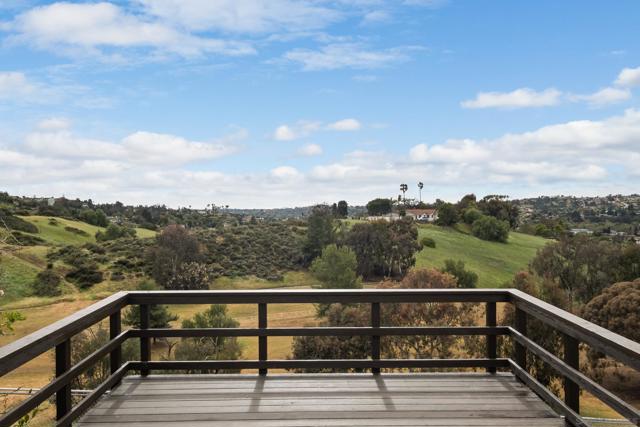 5416 Horse Ridge Way, Bonita CA: https://media.crmls.org/mediaz/fe9df856-461d-469f-98f4-dc05216e438f.jpg