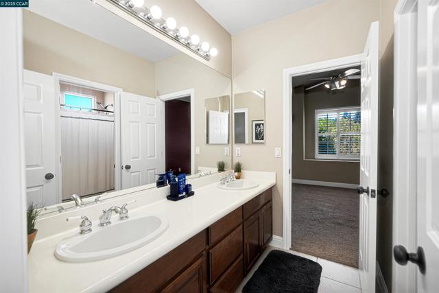 139 Shelterwood Ln, Danville CA: https://media.crmls.org/mediaz/fe9e0cf1-9dae-4a52-838c-5c2267a0bf39.jpg