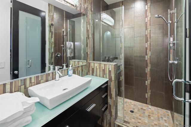 3515 Union St, San Diego CA: https://media.crmls.org/mediaz/fe9e1d02-4158-4f36-8349-d80c7d74d910.jpg