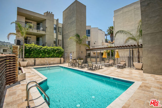 4180 Fair Avenue, Studio City CA: https://media.crmls.org/mediaz/fe9e44e6-b923-4cc9-b74a-9290f78cc5d9.jpg