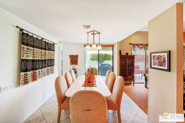 1445 Via Isla, Palm Springs CA: https://media.crmls.org/mediaz/fe9f6bae-3e4e-4ad3-8f11-5b3bad8c862b.jpg