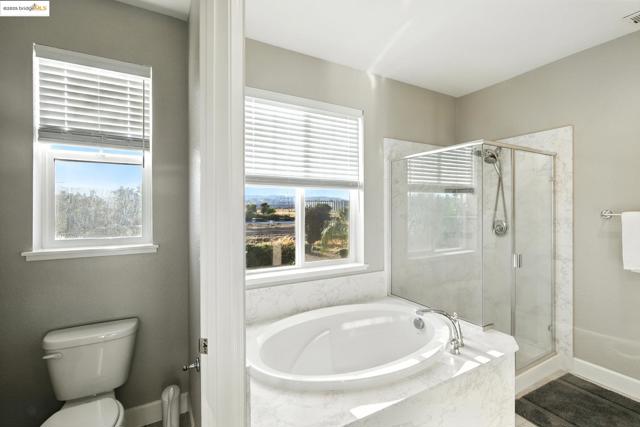 536 Aster St, Vacaville CA: https://media.crmls.org/mediaz/fe9fdb1b-af38-49ad-9534-a4766e716116.jpg