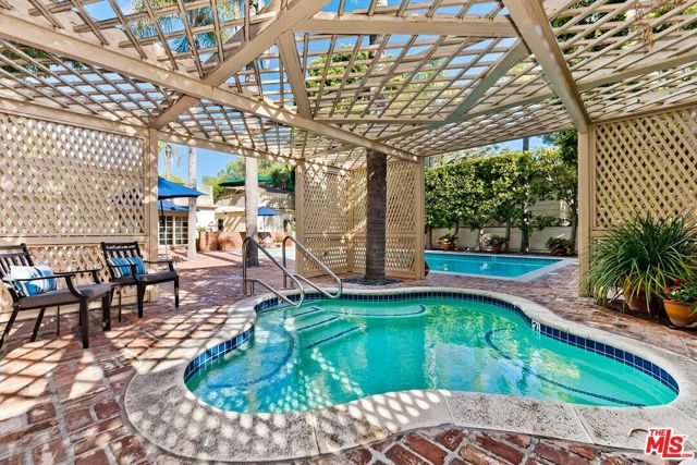11901 Sunset Blvd Boulevard, Brentwood CA: https://media.crmls.org/mediaz/fea006d2-edd5-411f-b2b3-66eaaf4067d8.jpg