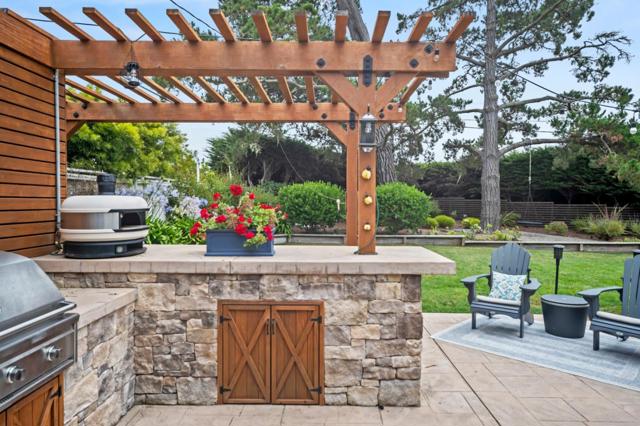 25750 Rio Vista Drive, Carmel CA: https://media.crmls.org/mediaz/fea01f5a-fc82-454f-9505-289fa6a291c8.jpg