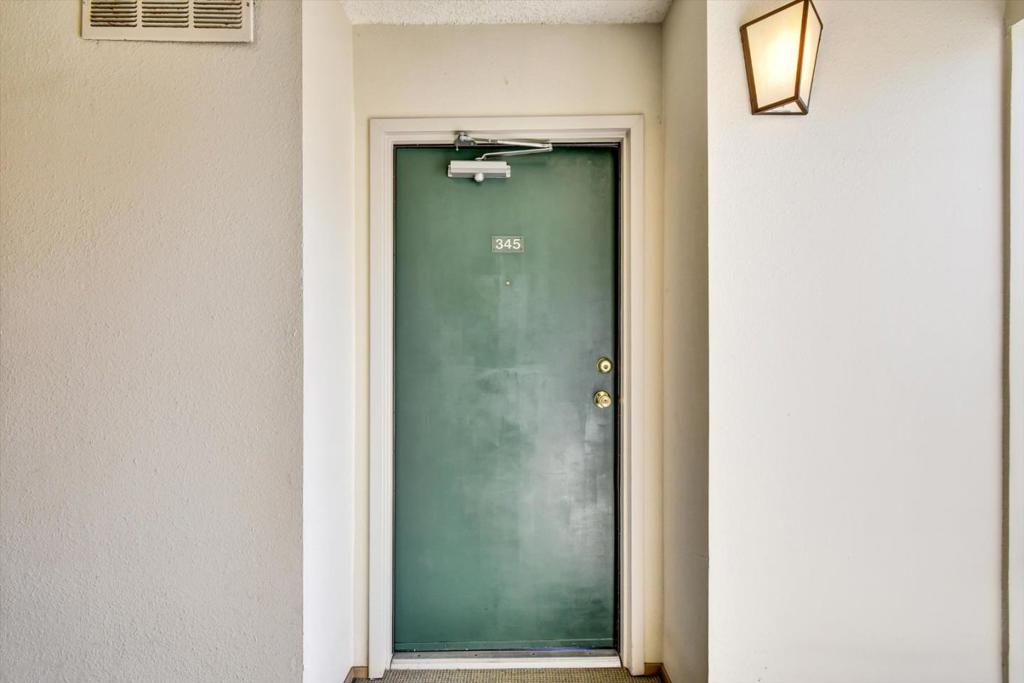 https://media.crmls.org/mediaz/fea02fcb-e31d-4b8b-a728-dc801f027a2a.jpg?preset=X-Large