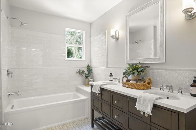 2371 Foster Avenue, Ventura CA: https://media.crmls.org/mediaz/fea0e854-d4c9-4459-9caa-7f32bebf5545.jpg