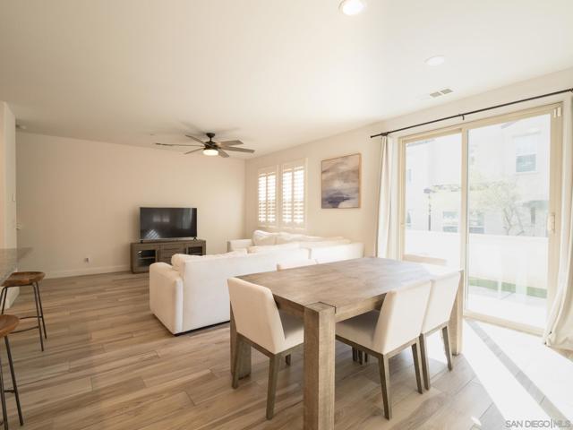 1904 Avenida Senecio, Chula Vista CA: https://media.crmls.org/mediaz/fea0e86b-d63d-4477-af33-246598627b53.jpg