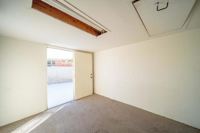 33440 Carlsbad Circle, Thousand Palms CA: https://media.crmls.org/mediaz/fea0fd48-532d-4b5e-bbea-e832e6e7160a.jpg