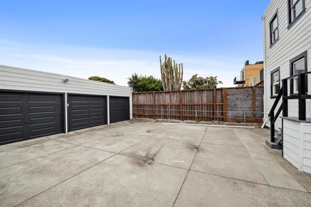 17221724 48th Avenue, San Francisco CA: https://media.crmls.org/mediaz/fea15174-50db-4094-a2c8-cab02ef92725.jpg