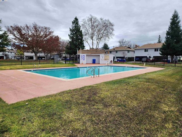 1042 Mohr Ln, Concord CA: https://media.crmls.org/mediaz/fea15ebb-6060-4ffe-ba42-6493a283d1c1.jpg
