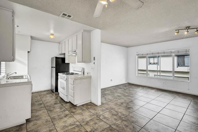 Detail Gallery Image 9 of 29 For 3448 Seabreeze Walk, Oceanside,  CA 92056 - 2 Beds | 1 Baths