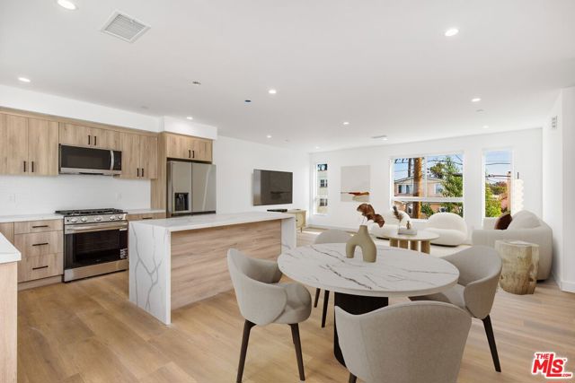 1616 S Sycamore Avenue, Los Angeles CA: https://media.crmls.org/mediaz/fea19292-9b0f-467b-b5df-23b4ed139752.jpg