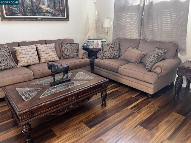 4045 Galenez Way, Antioch CA: https://media.crmls.org/mediaz/fea1b020-ce8c-4eb6-8d85-e4cb5d504514.jpg