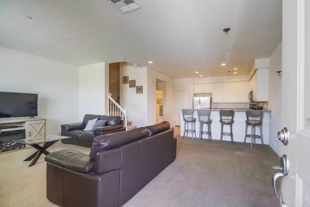 Detail Gallery Image 7 of 60 For 1330 Santa Liza #4,  Chula Vista,  CA 91913 - 4 Beds | 3/1 Baths