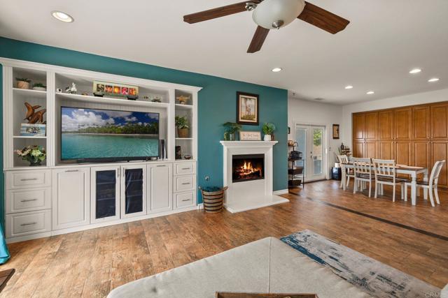25111 Cedar Ridge Court, Wildomar CA: https://media.crmls.org/mediaz/fea230de-8927-4cb0-8760-dc743419ec8f.jpg