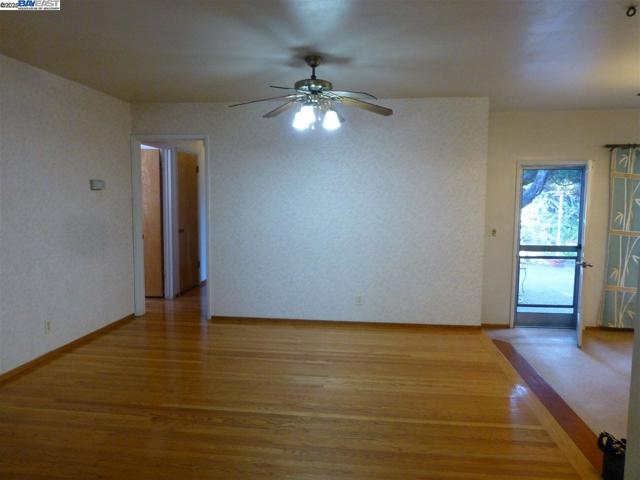 41772 Chadbourne Dr, Fremont CA: https://media.crmls.org/mediaz/fea2487a-3196-4382-a150-95274d2a519e.jpg