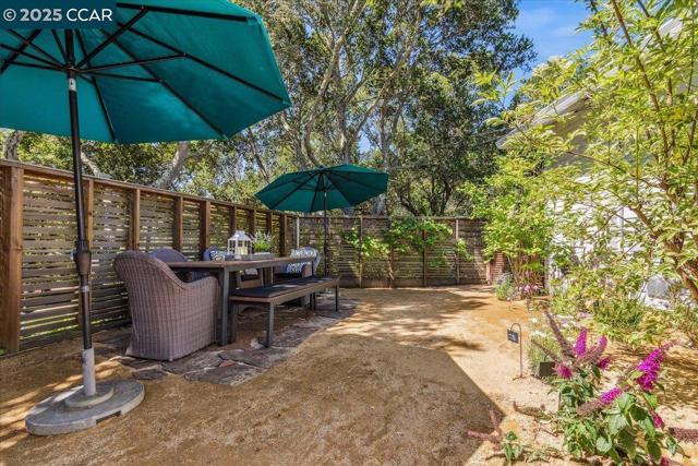 135 Camino Don Miguel, Orinda CA: https://media.crmls.org/mediaz/fea2fa3e-be99-497d-859a-e2eb6170c33a.jpg