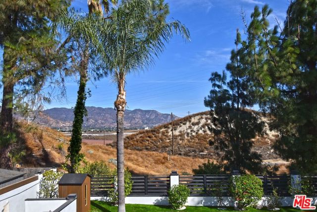 12112 Woodley Avenue, Granada Hills CA: https://media.crmls.org/mediaz/fea3be9c-a610-40fa-b25e-935518da9639.jpg