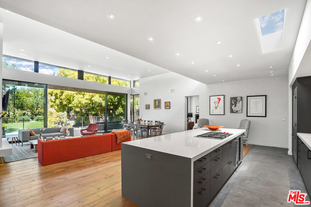 6254 Busch Drive, Malibu CA: https://media.crmls.org/mediaz/fea41f76-c575-4d81-be5c-e4c9acf501d1.jpg