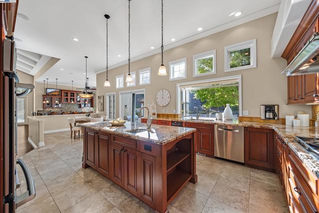 24 Timberview Ct., Danville CA: https://media.crmls.org/mediaz/fea42c51-de86-42d6-988e-55a1a420610e.jpg