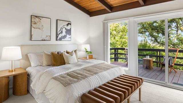 760 La Mesa Drive, Portola Valley CA: https://media.crmls.org/mediaz/fea482dc-5c1c-4e35-aa80-5f2733c7a541.jpg
