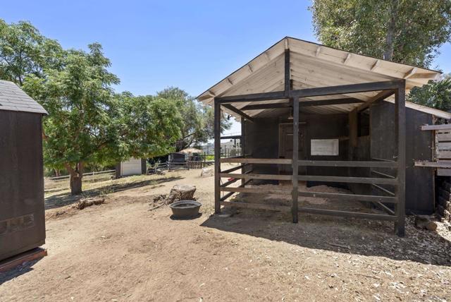 3860 Las Flores, Fallbrook CA: https://media.crmls.org/mediaz/fea4ae5c-d50f-47cc-a3ef-9d1bca31583b.jpg
