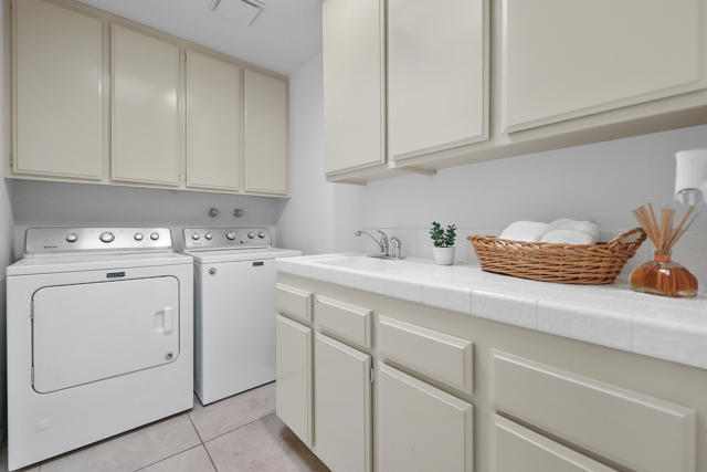 5 Fordham Court, Rancho Mirage CA: https://media.crmls.org/mediaz/fea4b1df-2986-4641-a8c3-3ca03d9569af.jpg
