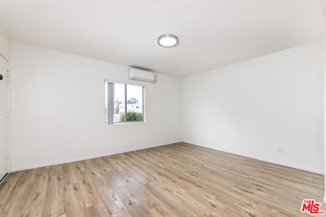 2333 Hauser Boulevard, Los Angeles CA: https://media.crmls.org/mediaz/fea4c7ee-895c-4056-8f94-c7dce9e27942.jpg