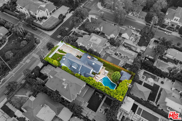 10445 Valley Spring Lane, Toluca Lake CA: https://media.crmls.org/mediaz/fea4eac3-3157-4a06-bd80-da9f0ff1b663.jpg