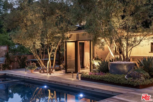 8466 Brier Drive, Los Angeles CA: https://media.crmls.org/mediaz/fea4ef42-4a45-4842-af39-77ab995877e7.jpg