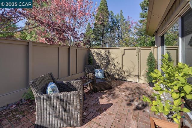 2424 Tice Creek Dr., Walnut Creek CA: https://media.crmls.org/mediaz/fea50765-1341-4190-a43b-1e7f41c8ddc7.jpg