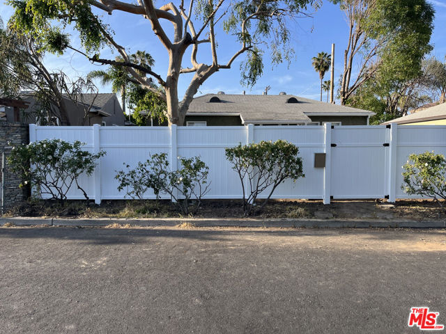 15227 Valleyheart Drive, Sherman Oaks CA: https://media.crmls.org/mediaz/fea526fd-1ae4-4a95-a9fa-1588e04240ab.jpg