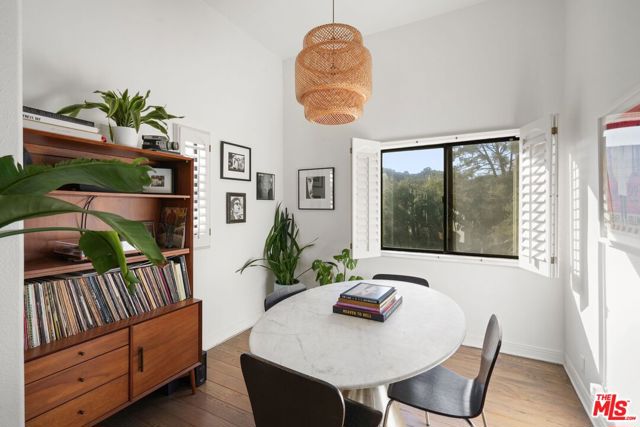 3418 Dorothy Road, Topanga CA: https://media.crmls.org/mediaz/fea5cb0a-4400-4315-ae63-e3df4e1ef6c8.jpg