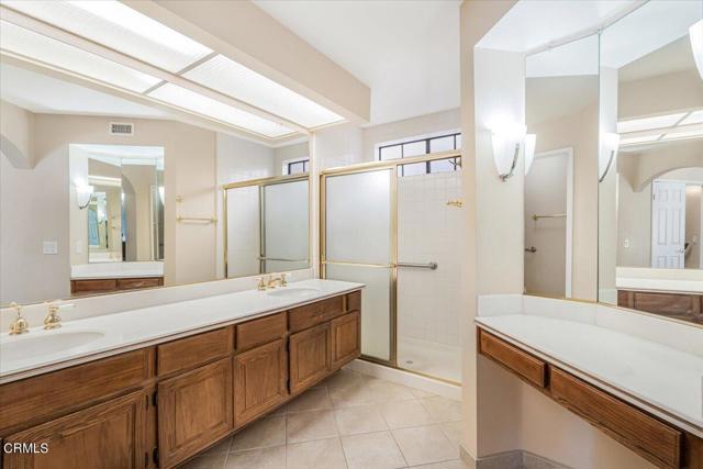 Detail Gallery Image 9 of 17 For 234 Country Club Dr #C,  Simi Valley,  CA 93065 - 2 Beds | 2/1 Baths