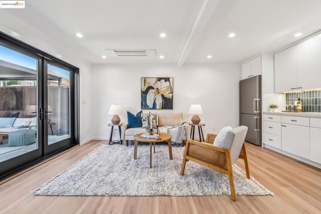 737 61st St, Oakland CA: https://media.crmls.org/mediaz/fea6a771-2fe9-4569-a71e-b274cfff638c.jpg